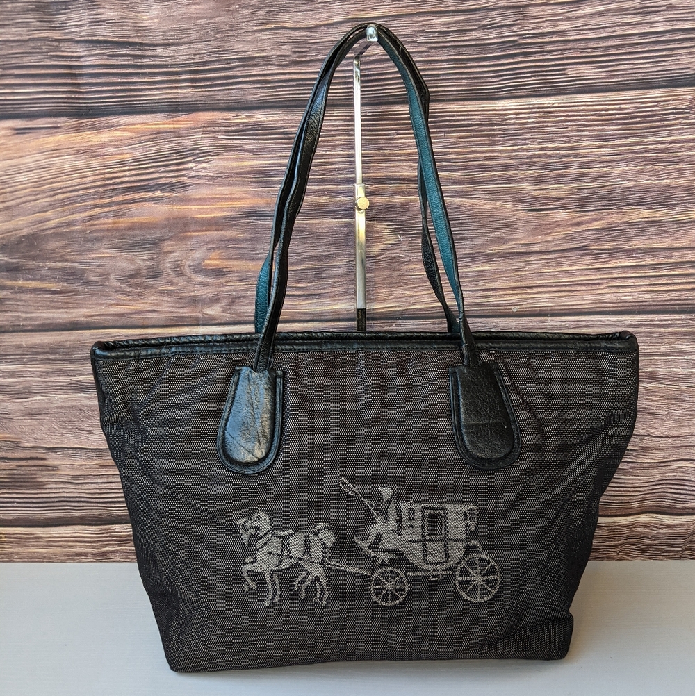 🌺Coach tote bag featuring the brand's iconic horse and carriage logo